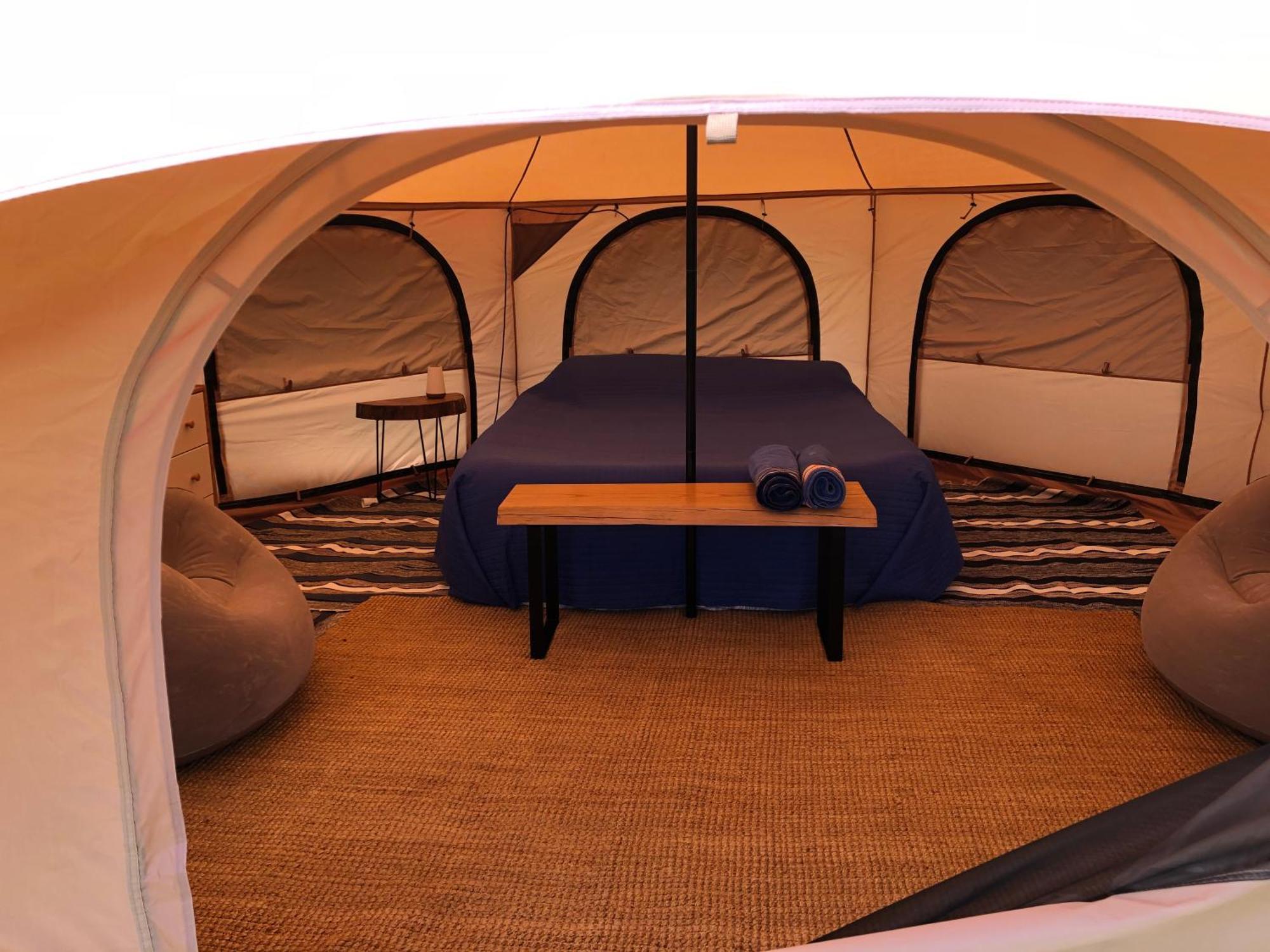 Tranquility Tent 拜昂 外观 照片